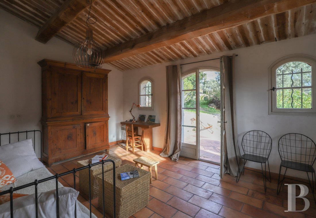 An 18th century bastide surrounded by vineyards and olive trees on the heights of Ollioules in the Var - photo  n°32